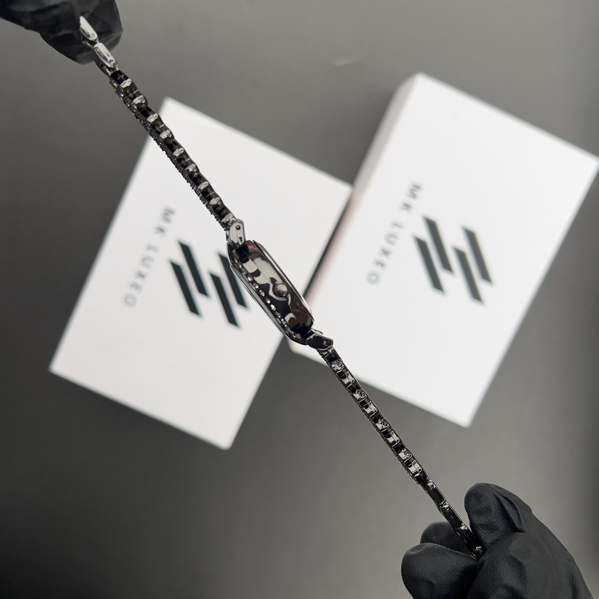 CD - Every moment, defined by Luxe.