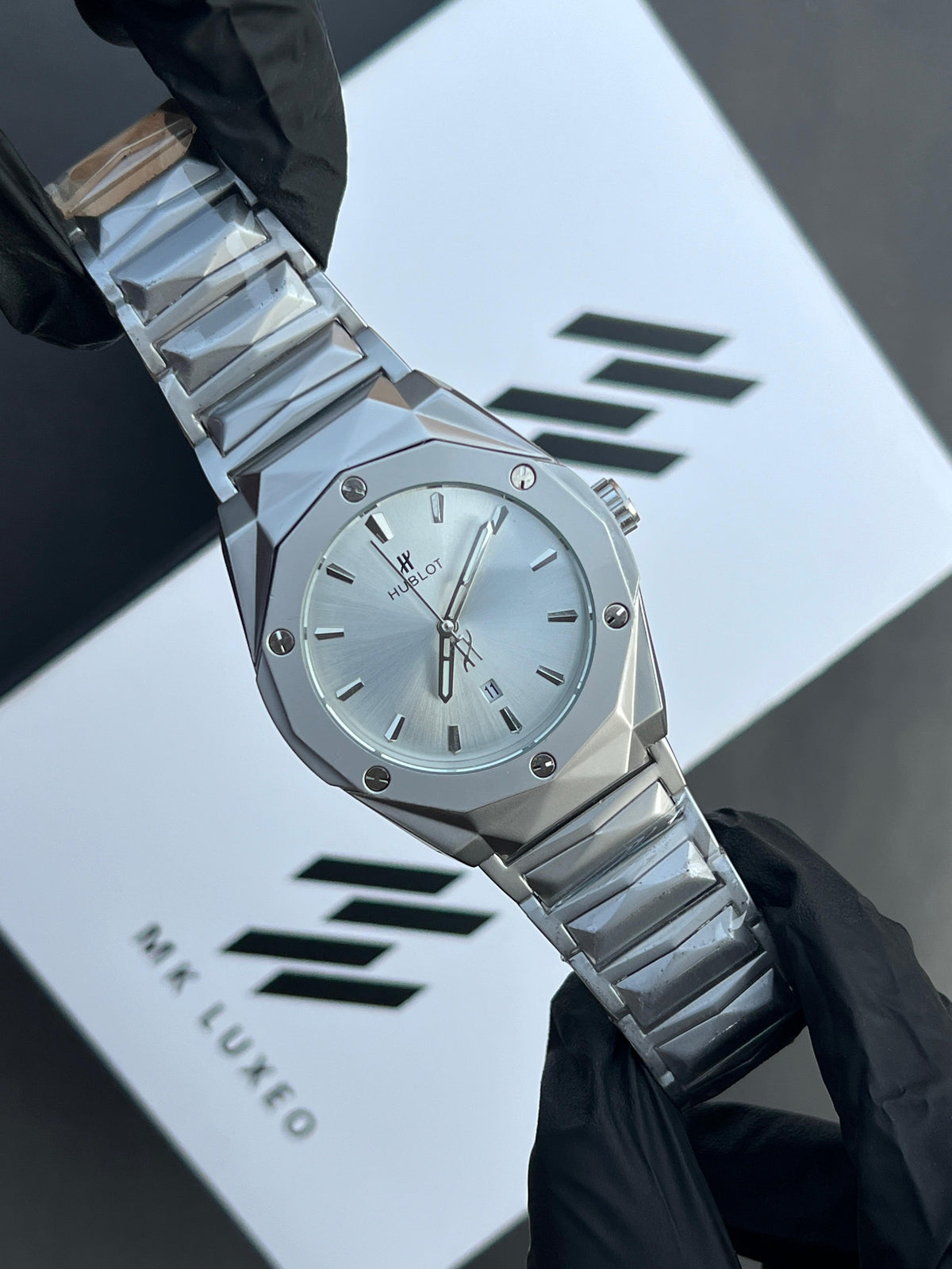 HW - Diamond Cut Men's Watch