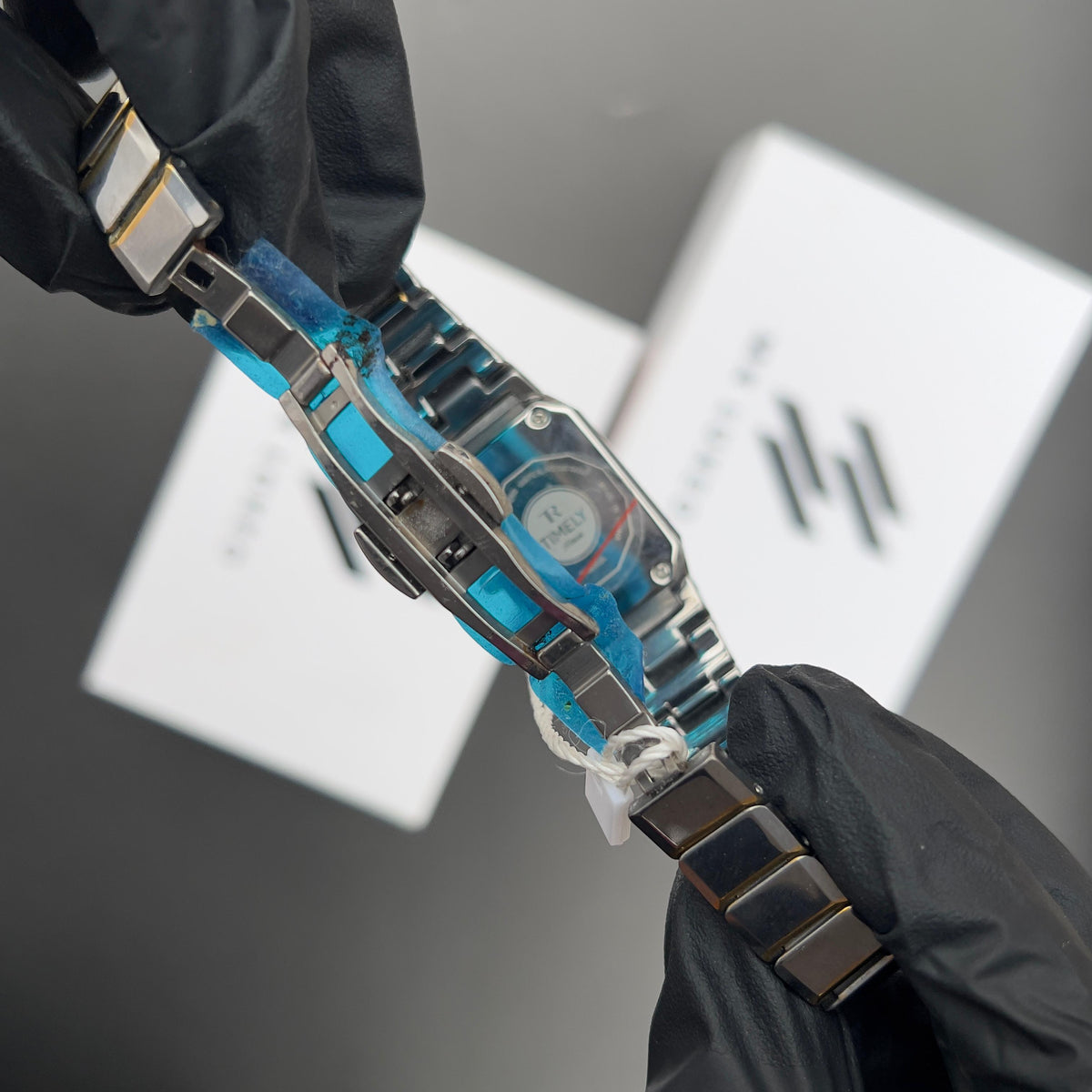 TR - Watches that respect time and tradition.