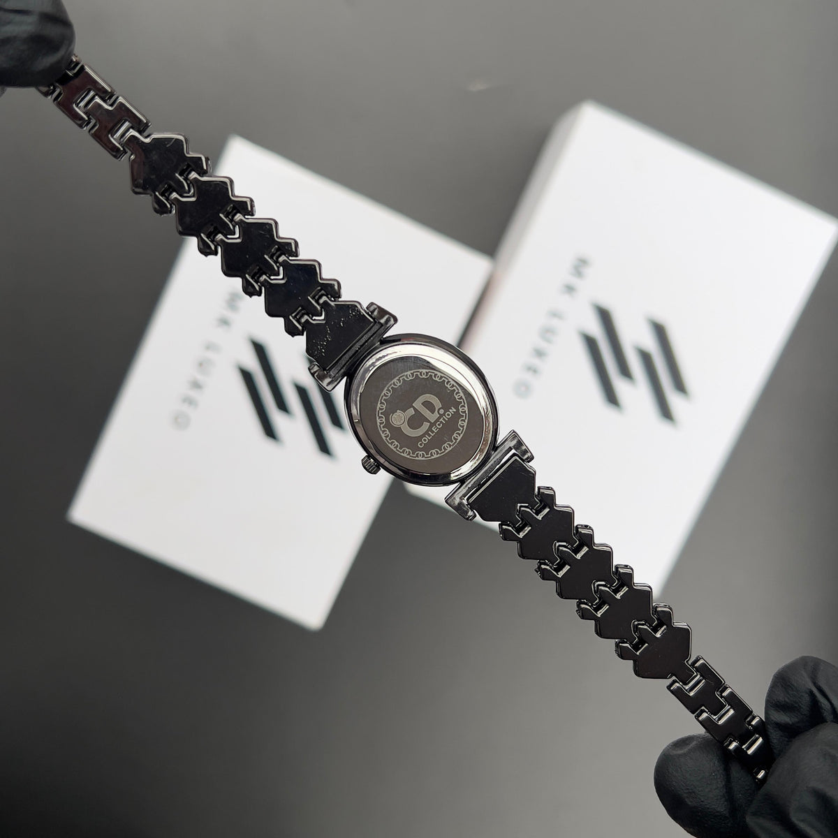 CD - Every moment, defined by Luxe.