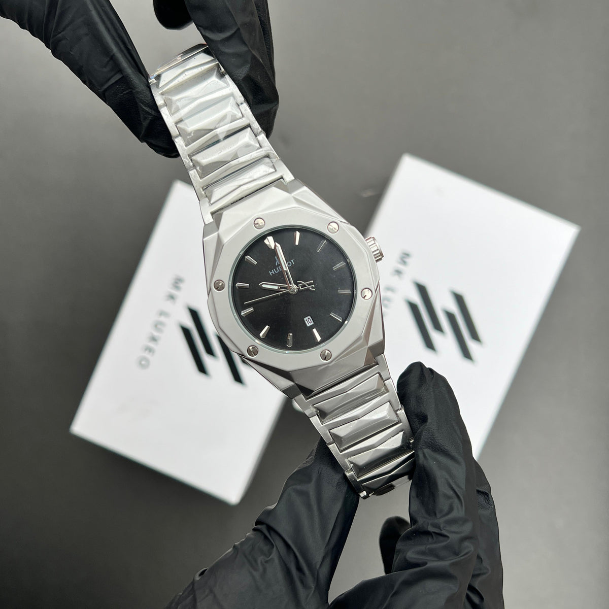 HW - Diamond Cut Men's Watch